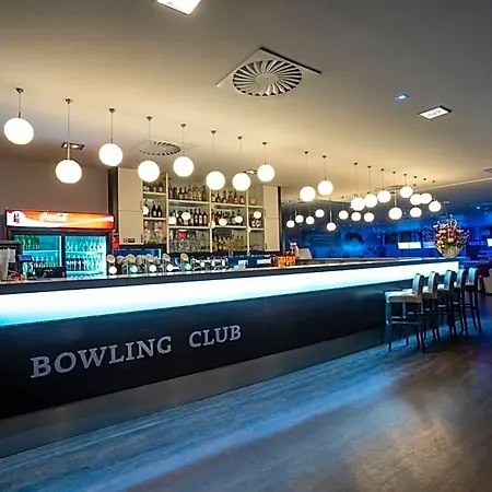 Bnc - Restaurant - Bowling Отель Братислава
