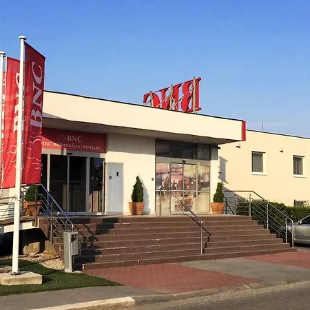 Bnc - Restaurant - Bowling 3* ברטיסלאבה