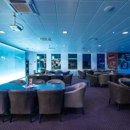 Bnc - Restaurant - Bowling מלון