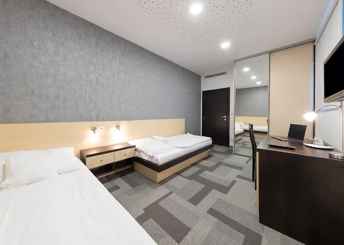 فندق Bnc - Restaurant - Bowling براتسيلافا