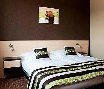 Bnc酒店 - 餐厅 - 保龄球 3* 布拉迪斯拉发